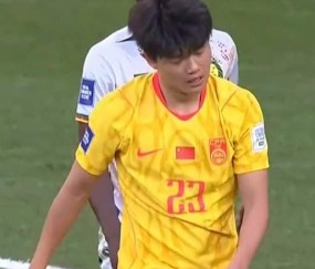 太强！杨希首次代表国足2场抢断11次：单挑完胜法甲球星！